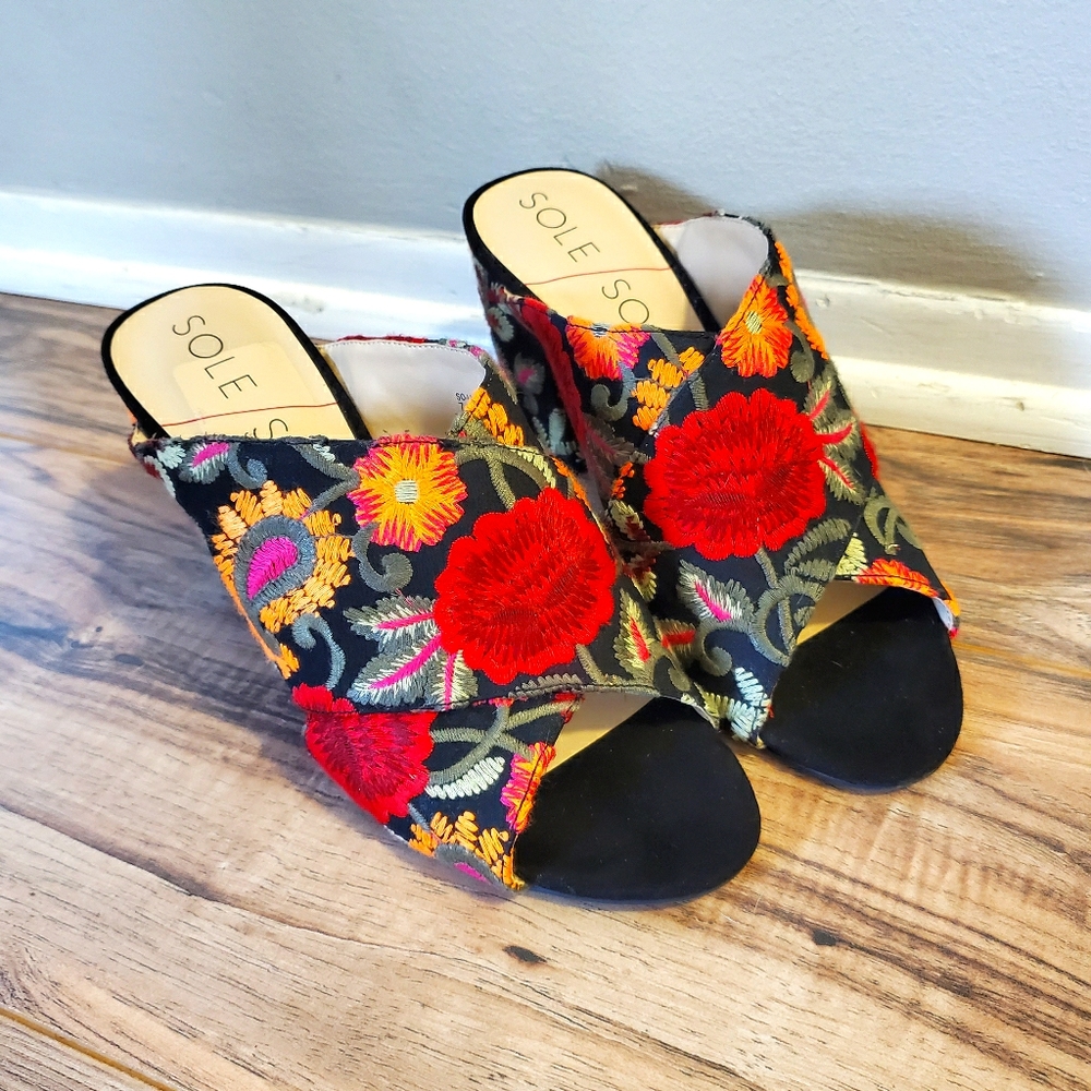 Floral paisley embroidered slip on mules